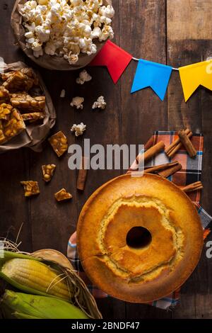 Brasilianische typische Auswahl an Snacks juni Party 'Festa junina' Draufsicht. Stockfoto