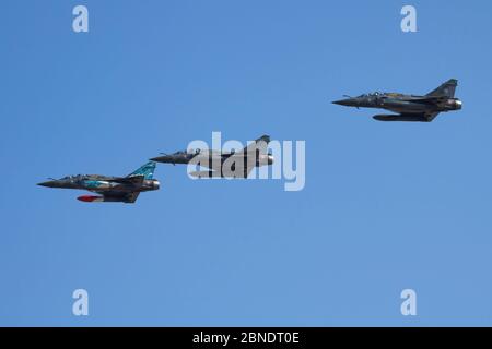 FAIRFORD / GROSSBRITANNIEN - 11. JULI 2018: Französische Luftwaffe Mirage 2000D Kampfjets Ankunft für RIAT Royal International Air Tattoo 2018 Stockfoto