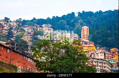 Die Jakhu Seilbahn ist eine Seilbahn in der Stadt Shimla im indischen Bundesstaat Himachal Pradesh. Die Seilbahn ist ein beliebtes Touristenziel in Shimla Stockfoto