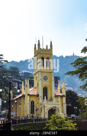 Christ Church auf Shimla Mall Straße in Himachal Pradesh, Indien. Das majestätische Aussehen der Kirche und ihre atemberaubende Lage machen sie zu einer Hauptattraktion. Stockfoto