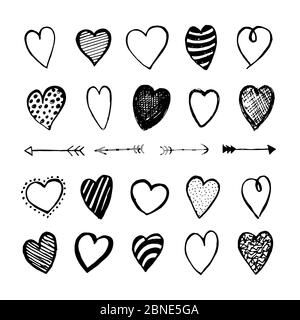 Herz und Pfeile Symbole von Hand gezeichnet im Doodle-Stil gesetzt. Skizzenhafte Designelemente für Valentinstag oder Hochzeit. Schwarze Love-Symbole auf Weiß isoliert. Ve Stock Vektor