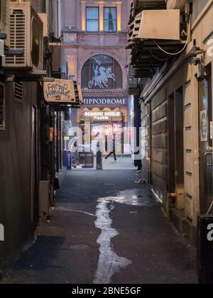 Das Hippodrome Casino von einer schäbigen Straße aus gesehen, London, Großbritannien Stockfoto