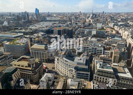 Blick aus einem Blickfeld auf die Skyline von London, vom Walkie Talkie-Gebäude aus gesehen. London ist die Hauptstadt des Vereinigten Königreichs, und City of London ist auf Stockfoto