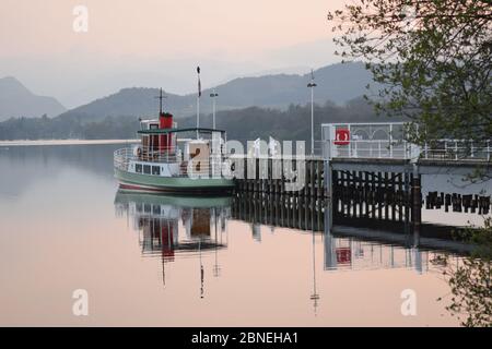 Ausflugsboot auf Ullswater Stockfoto