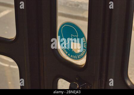 Prag, Tschechien, 14. Mai 2020 - leere Straßenbahn während Quarantäneregeln in der Pandemie Stockfoto