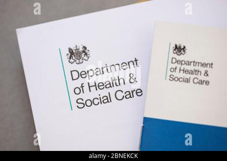 LONDON, Großbritannien - MAI 15 2020: Offizieller Brief des britischen Gesundheitsministeriums Stockfoto