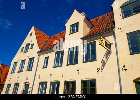 Alte gelbe Häuser der Altstadt Dragor, Dänemark Stockfoto