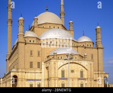 Die Moschee von Mohammad Ali auf dem Gipfel der Zitadelle von Kairo, Mokattam Hill, Kairo, Republik Ägypten Stockfoto