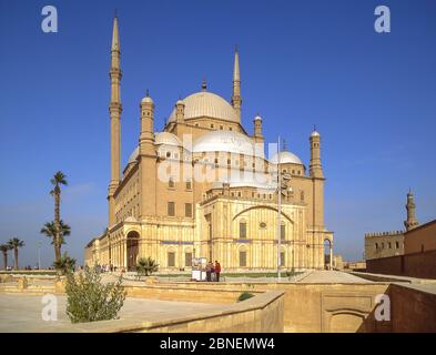 Die Moschee von Mohammad Ali auf dem Gipfel der Zitadelle von Kairo, Mokattam Hill, Kairo, Republik Ägypten Stockfoto