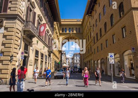 Florenz, Italien - 16. August 2019: Blick auf die Straße im historischen Zentrum von Florenz, Toskana, Italien Stockfoto