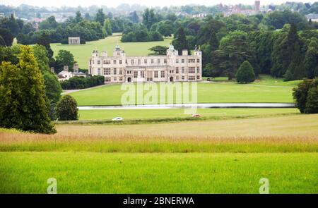 Audley End House vom Tempel des Sieges aus gesehen Stockfoto