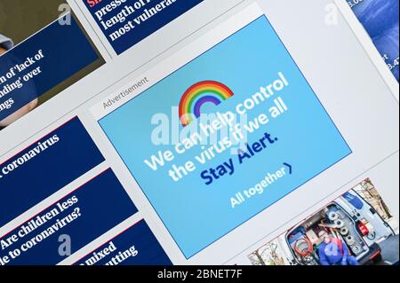 Werbung für die öffentliche Informationskampagne Coronavirus mit Regenbogen und „Wir können helfen, das Virus zu kontrollieren, wenn wir alle auf dem richtigen Alarm stehen“ Stockfoto