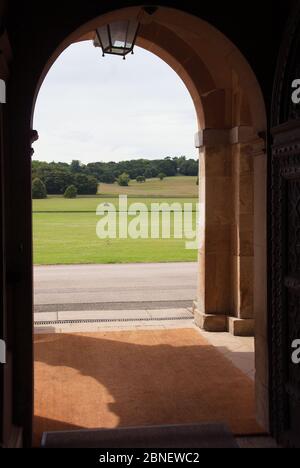 Die Aussicht von der Haustür des Audley End House Stockfoto