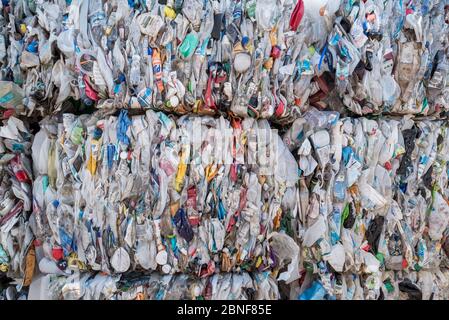 Kunststoffballen im Wallowa County Recycling Center in Enterprise, Oregon. Stockfoto