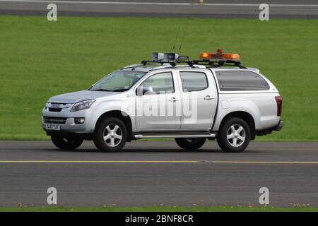 0626 (SJ17 YJT), ein Isuzu D-Max Utah, betrieben von der Airfield Operations Unit am Prestwick International Airport. Stockfoto