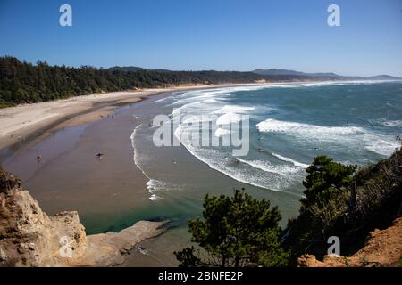 Otter Crest State Scenic Viewpoint bei Devils Punch Bowl, Otter Rock, Oregon im August Stockfoto