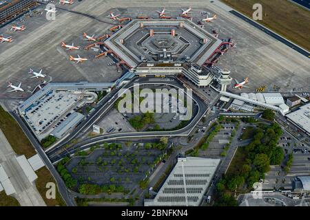 Berlin, Deutschland. Mai 2020. Blick auf den Flughafen Tegel. (Auf der Sitzung des Aufsichtsrats der Flughafen Berlin Brandenburg GmbH) Quelle: Tino Schöning/dpa/Alamy Live News Stockfoto