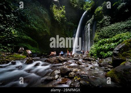 --Datei--Ansicht des Sendang Gile Wasserfalls auf der Insel Lombok in Indonesien, Oktober 2014. Stockfoto