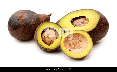 In Scheiben geschnitten hass Avocado Pfad isoliert Stockfoto