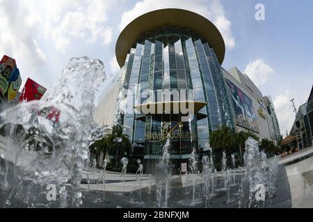 Bangkok, Thailand. Mai 2020. Ein Blick auf das Einkaufszentrum Siam Paragon inmitten der Coronavirus-Krise.nach zwei Monaten Thailand Abschaltung aufgrund der Covid-19-Krise. Die Einkaufszentren werden am 17. Mai mit strengen Gesundheits- und Sicherheitsmaßnahmen wieder für die Öffentlichkeit zugänglich gemacht. Quelle: SOPA Images Limited/Alamy Live News Stockfoto