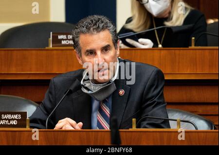 Washington, Usa. Mai 2020. Der US-Vertreter John Sarbanes (D-MD) spricht im Unterausschuss für Energie und Handel des Repräsentantenhauses zum Thema "Schutz der wissenschaftlichen Integrität in der COVID-19-Reaktion". Quelle: SOPA Images Limited/Alamy Live News Stockfoto