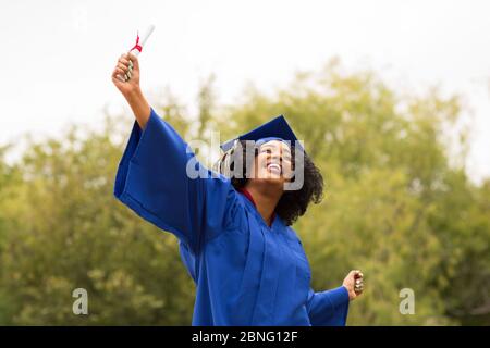 Portriat eines jungen Afrikanische amerikanische Frau an der Staffelung. Stockfoto