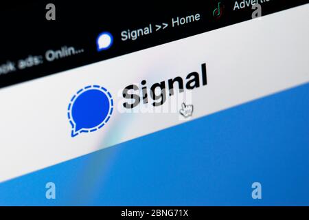 Sankt-Petersburg, Russland, 11. Mai 2020: Symbol für die Startseite des Signal Messenger auf dem Apple iMac-Bildschirm. Symbol für die Signalboten-App. Soziale Netzwerke Stockfoto