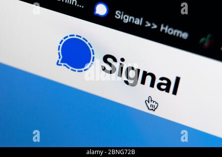 Sankt-Petersburg, Russland, 11. Mai 2020: Symbol für die Startseite des Signal Messenger auf dem Apple iMac-Bildschirm. Symbol für die Signalboten-App. Soziale Netzwerke Stockfoto