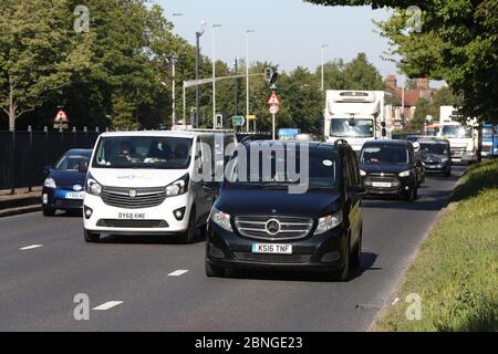 Der Verkehr, der auf der A4 nach London kommt, nähert sich dem Kreisverkehr Hogarth, nachdem Maßnahmen eingeleitet wurden, um das Land aus der Sperrung zu bringen. Stockfoto