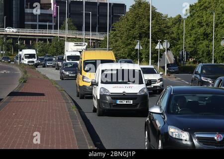 Der Verkehr, der nach der Einführung von Maßnahmen, um das Land aus der Sperre zu bringen, auf der A4 in der Nähe des Hogarth-Kreisel nach London einkommt. Stockfoto