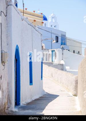 Pyrgos Blick auf die Stadt, typische weiße santorini Architektur. Blick auf Santorini. Kykladen, Griechenland. Stockfoto