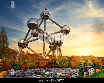 Bruxelles, Belgien - Nov 2019: Atomium-Eisenatom-Modell in Brüssel Belgien Panorama im Herbst oder Herbst Stockfoto