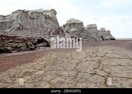 Formationen durch Winderosion, Salzablagerungen, Wasser und schwefelhaltige Dämpfe in Dallol Bereich, Lake Assale, Afar Region, Äthiopien, Afrika. November 201 Stockfoto