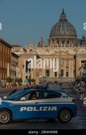 Fast leerer Petersplatz in der Vatikanstadt, Rom Stockfoto