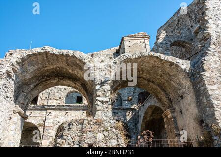 Mittelalterliche Kirchenruinen in Squillace, Kalabrien, Italien Stockfoto