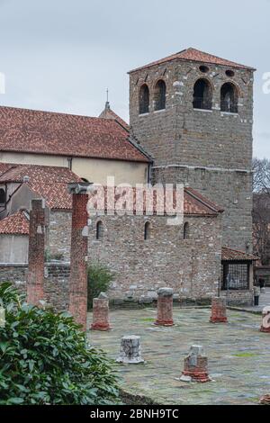 Außenansicht der Kathedrale von San Justus Trieste (Basilica Cattedrale di San Giusto Martyre) in der autonomen Region Friaul-Julisch Venetien Stockfoto