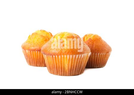 Leckere leckere Muffins auf weißem Hintergrund isoliert Stockfoto