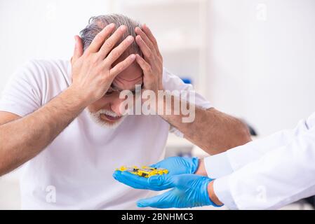 Patient leidet an Diabetes Hausarzt Stockfoto