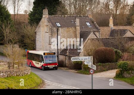 Ländliche öffentliche Verkehrsmittel, Northlach, Gloucestershire, Großbritannien. März 2014. Stockfoto