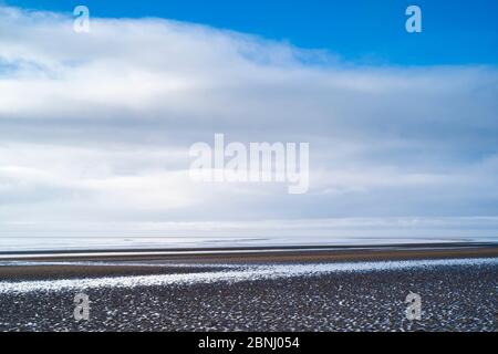 Pastelltöne des Meeres und Sandstrand des Bristol Channel an der Küste von Burnham-on-Sea, Somerset, Großbritannien Stockfoto