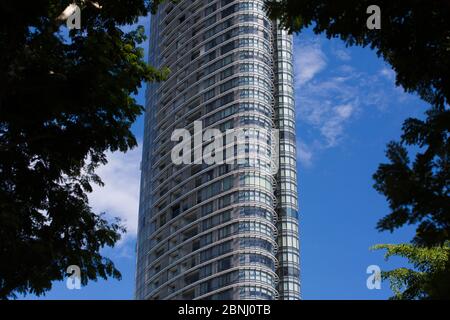 Nahansicht der Orchard Residences, stilvolles, modernes Architekturdesign, Singapur. Stockfoto