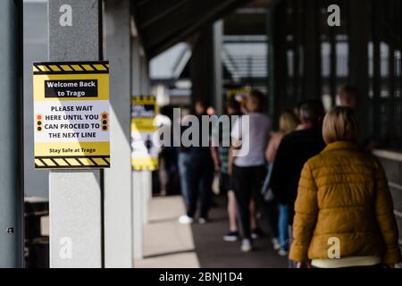 MERTHYR TYDFIL, Wales- 15. MAI 2020: Trago Mills Superstore RE öffnet seine Türen nach wochenlanger Schließung aufgrund der drohenden Blockierung der Pandemie 19.5. Stockfoto