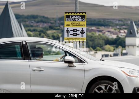 MERTHYR TYDFIL, Wales- 15. MAI 2020: Trago Mills Superstore RE öffnet seine Türen nach wochenlanger Schließung aufgrund der drohenden Blockierung der Pandemie 19.5. Stockfoto