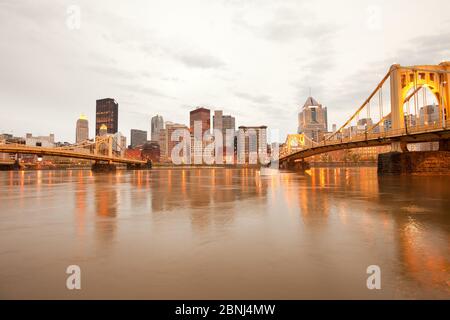 Downtown Skyline und Allegheny River, Pittsburgh, Pennsylvania, USA Stockfoto