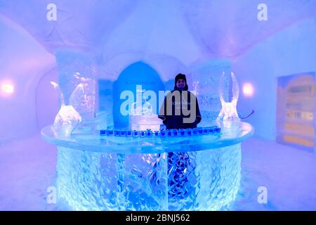 Sorrisniva Igloo Hotel, Schnee oder Eis Hotel im Winter, markante Skulptur, Eisbar, Alta, Finnmark, Polarkreis, Nordnorwegen, Skandinavien, Europa Stockfoto