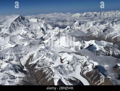 Lhasa. Mai 2020. Das Foto vom 14. Mai 2020 zeigt eine Ansicht des Berges Qomolangma. Kredit: Chogo/Xinhua/Alamy Live News Stockfoto