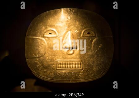 Begräbnismaske Ausstellung im Gold Museum, Bogota, Cundinamarca, Kolumbien, Südamerika Stockfoto
