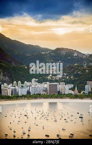 Blick auf die Botafogo Bay vom Zuckerhut Berg in Rio de Janeiro, Brasilien, Südamerika Stockfoto