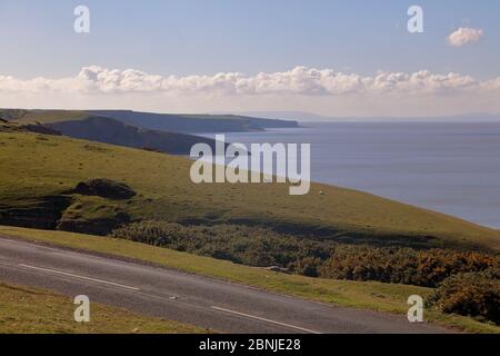 Blick auf die Leuchttürme am Monknash Point mit der Flut auf dem Weg in dieser wunderschönen Gegend von South Wales. Stockfoto