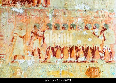 Hieroglyphische Symbole an die Totentempel der Königin Hatschepsut - Deir el Bahari - Oberägypten Stockfoto